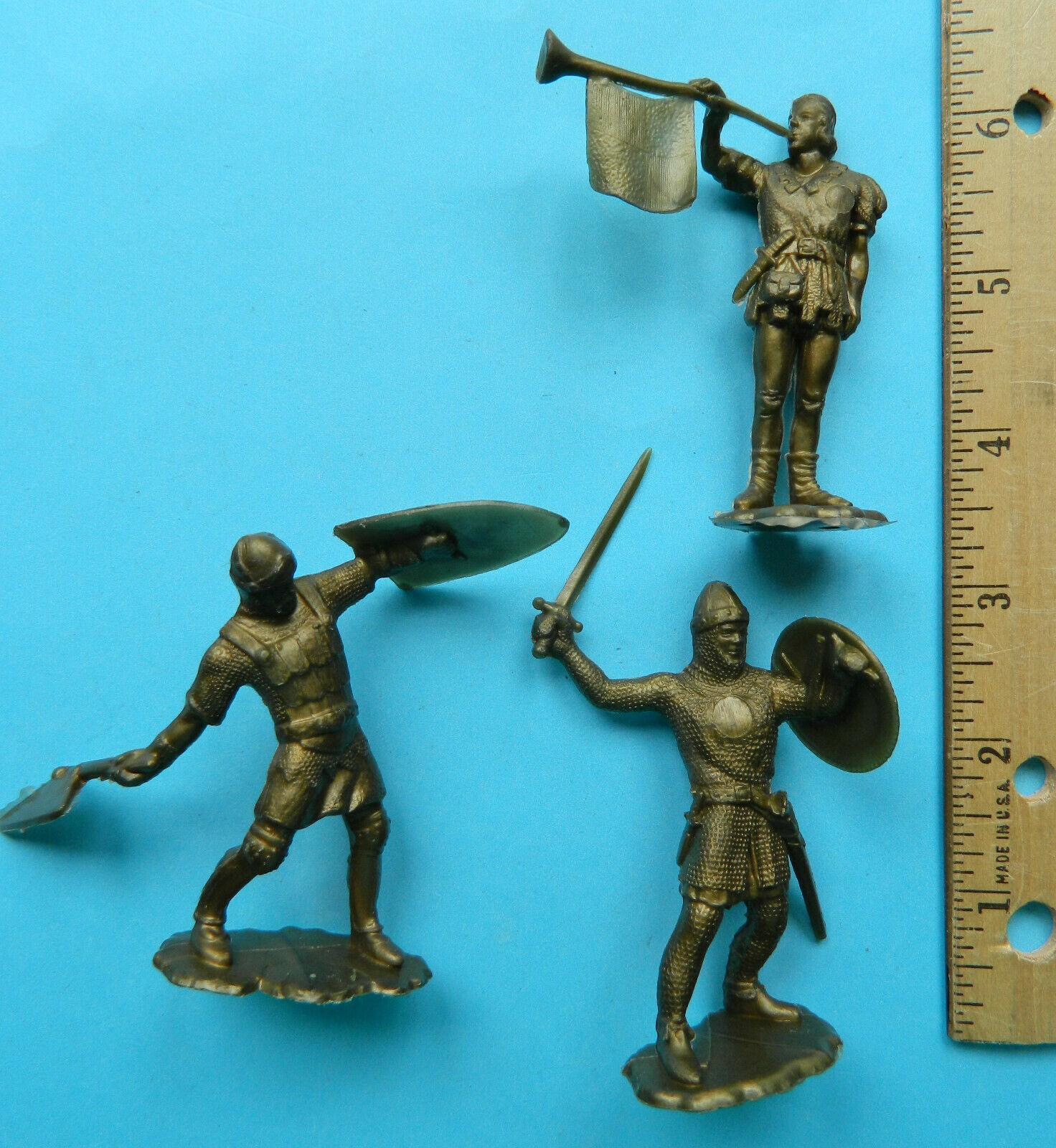 Vintage original Ideal 65mm plastic medieval knights figures castle walls ladder - Image 3